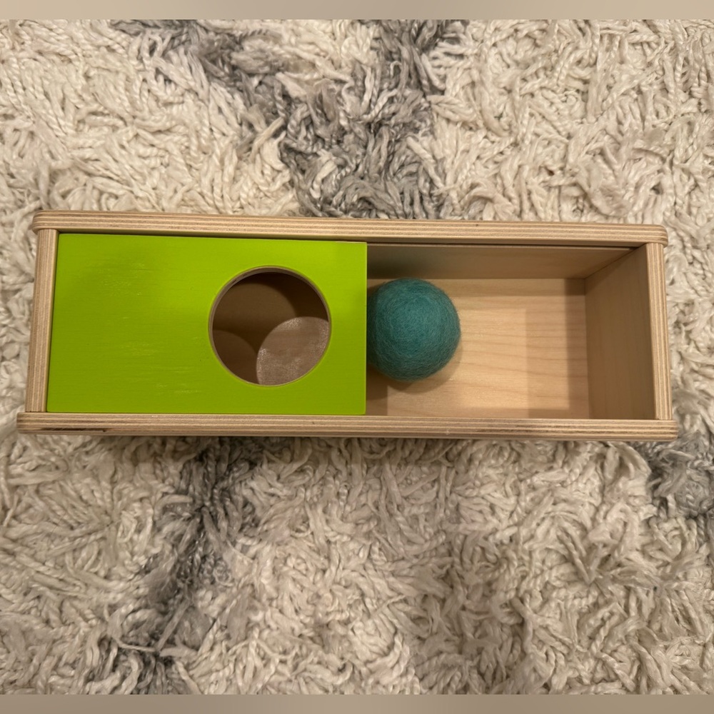 Lovevery Sliding Box Top with ball. Excellent condition.
